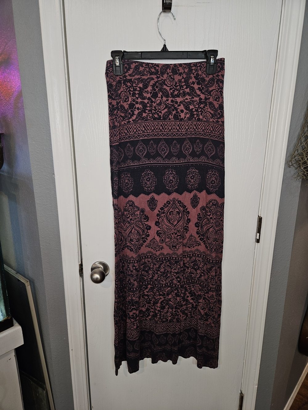 Billabong Black and Dusty Rose Printed Maxi Skirt